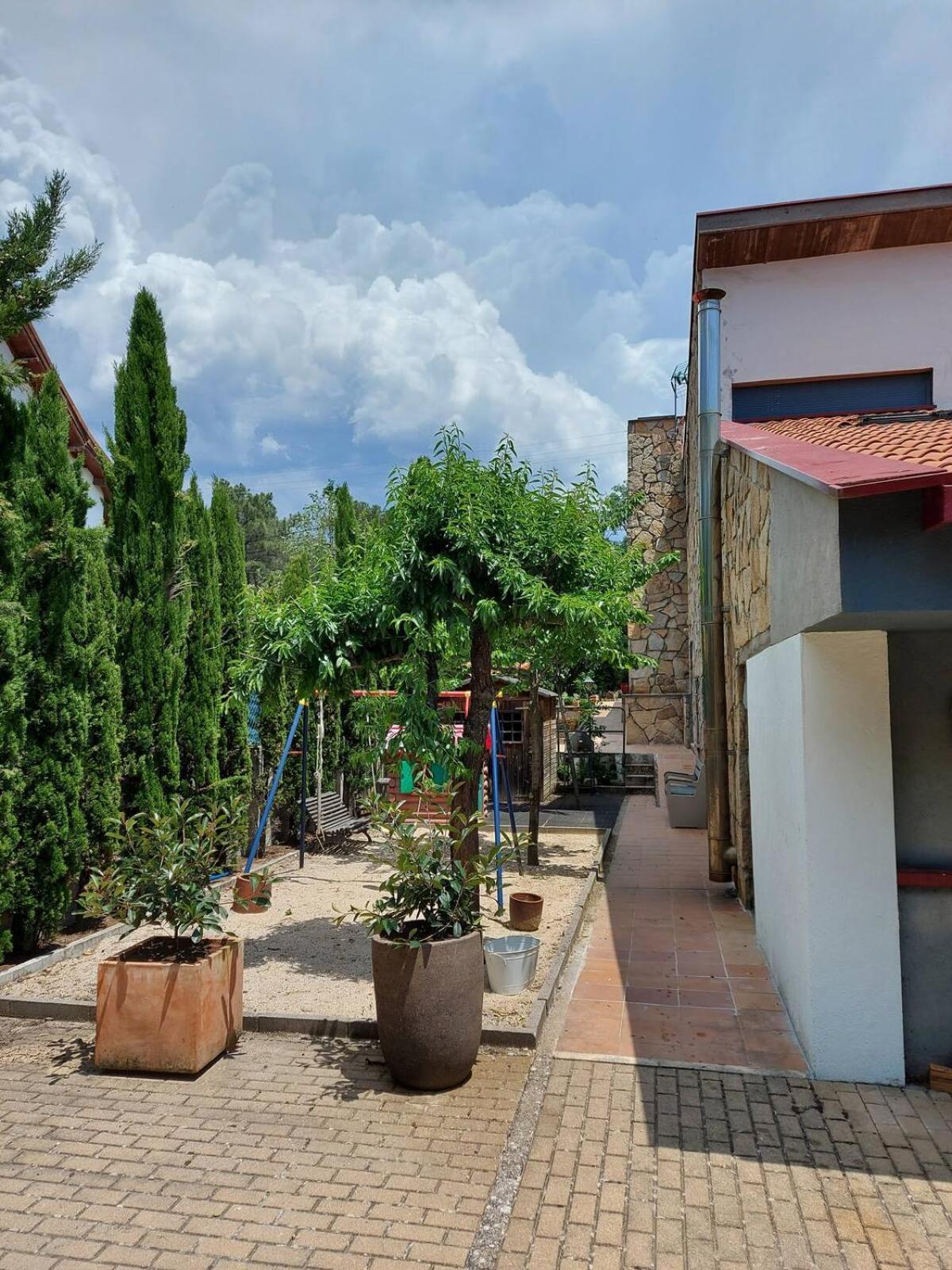 Fantástica vivienda con amplio jardín y piscina Villa Cercedilla Exterior foto
